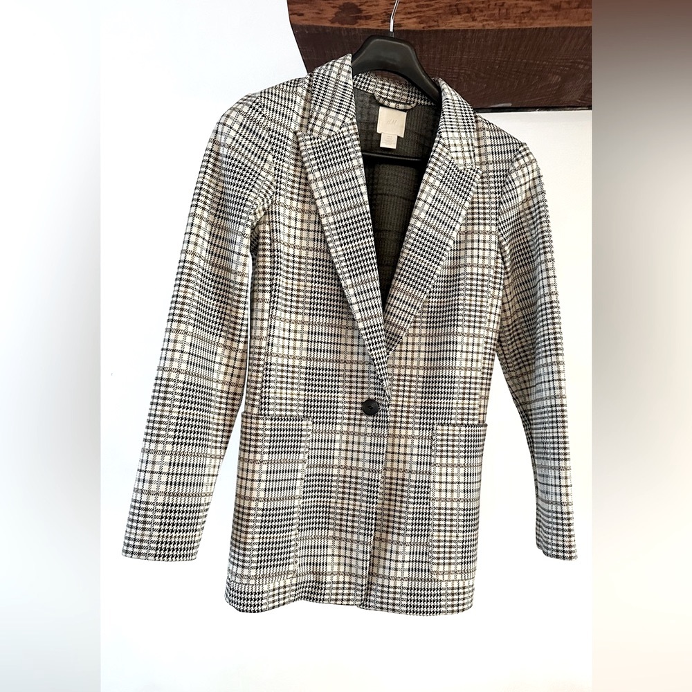 3 for 10 - Beautiful Neutral Toned H&M Blazer